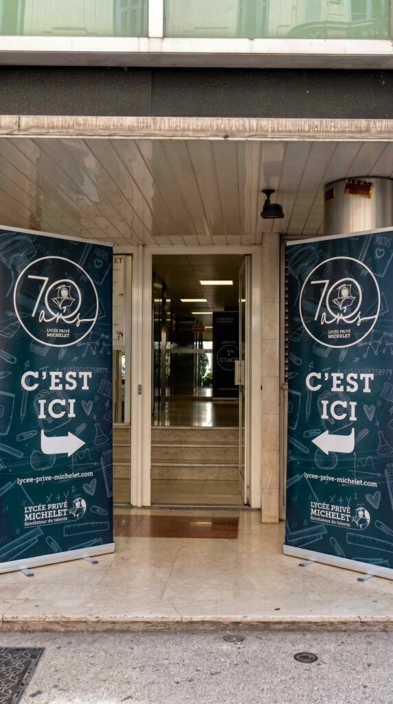 Entrée de l’école privée Michelet à Nice avec signalétique indiquant l’accès à l’établissement